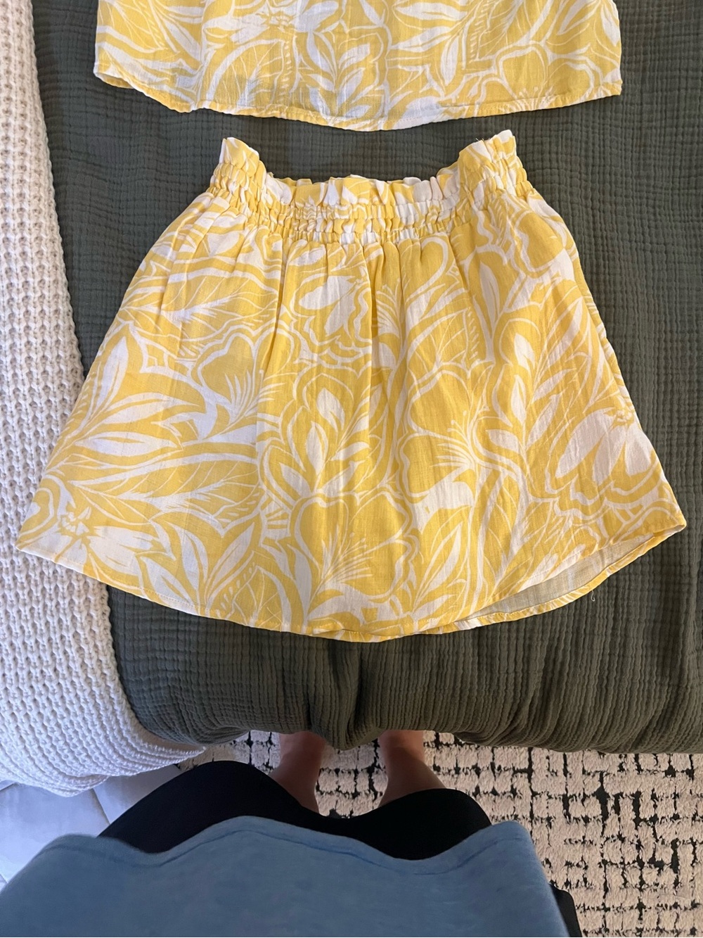Old Navy Yellow and White Crop Top & Skirt Set - Picture 6 of 9